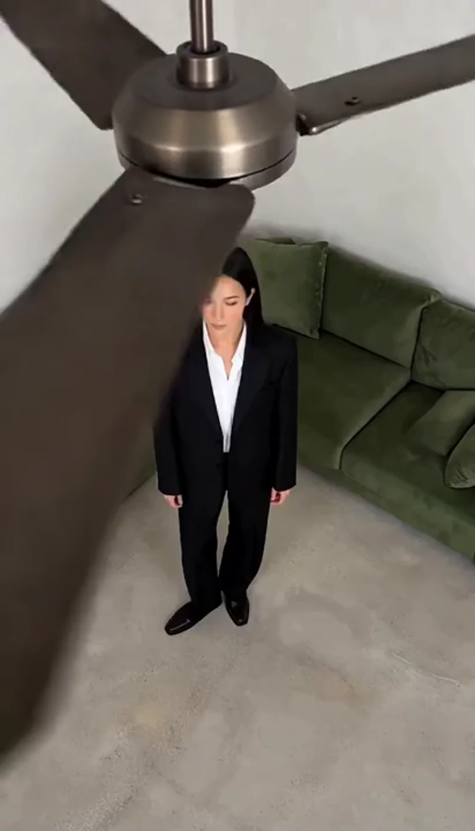 Vidéo IA avec transition par ventilateur de plafond